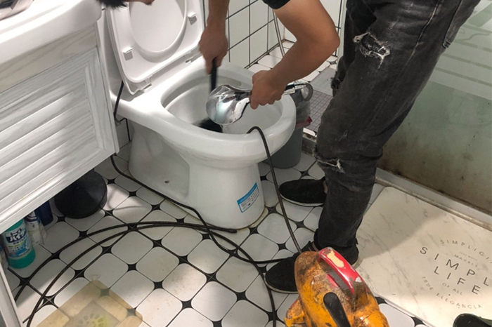 横栏马桶堵塞自己疏通还是找师傅？专业上门服务让你省时更省心